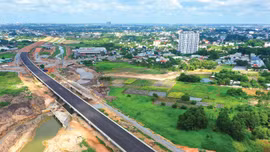 Nguồn vốn thực hiện các dự án xây dựng hạ tầng khu đấu giá đất thường là tiền thu từ đấu giá đất hoặc từ nguồn ngân sách địa phương. Ảnh: Lê Tiên