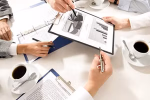 Tính phù hợp của việc tách riêng hai nội dung nêu trên thành các gói thầu độc lập theo quy định hiện hành