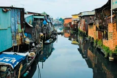 Chương trình di dời đã triển khai nhiều năm nhưng tiến độ còn chậm do hạn chế nguồn lực, quỹ đất và cơ chế pháp lý. Ảnh: Internet