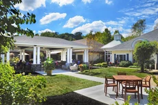 Savills ước tính quy mô thị trường chăm sóc người cao tuổi tại Việt Nam có thể tăng từ 2,3 tỷ USD năm 2024 lên 3,6 tỷ USD vào năm 2032. Ảnh: Internet