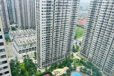 Khi mặt bằng giá bị đẩy đi quá xa so với thu nhập trung bình của đại đa số người dân, thị trường có nguy cơ rơi vào tình trạng "đói" căn hộ vừa túi tiền, tạo ra một lỗ hổng lớn trong cấu trúc nhà ở đô thị. Ảnh: Internet