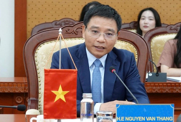 Bộ trưởng Tài chính Nguyễn Văn Thắng tại cuộc làm việc với đại diện FTSE Russell 04-1.jpg