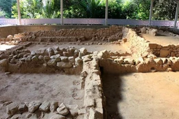 Hố khai quật tại khu di tích Óc Eo - Ba Thê, huyện Thoại Sơn, tỉnh An Giang.