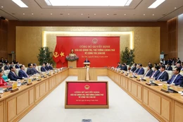 Thủ tướng trao quyết định nhân sự cấp cao tại 4 bộ và Đảng ủy Chính phủ