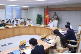 Phó Thủ tướng Trần Hồng Hà chủ trì cuộc họp về lộ trình áp dụng quy chuẩn kỹ thuật quốc gia đối với khí thải xe ô tô tham gia giao thông đường bộ - Ảnh: VGP/Minh Khôi