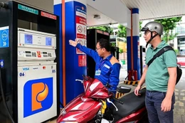 Giá xăng E5RON92 giảm 523 đồng/lít so với giá cơ sở hiện hành - Ảnh minh họa