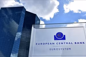 Khảo sát của Reuters: ECB sẽ giữ nguyên lãi suất trong tháng 7, rục rịch tăng lại vào tháng 9 do áp lực năng lượng
