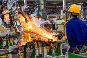 PMI hạ dưới ngưỡng 50, kinh tế Trung Quốc đối mặt áp lực gia tăng