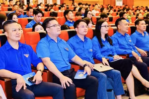 Đồng chí Lê Đôn - Bí thư Đoàn thanh niên Bộ Tài chính (thứ nhất, từ trái sang) tham dự Hội nghị. Nguồn: Đoàn Thanh niên Bộ Tài chính.
