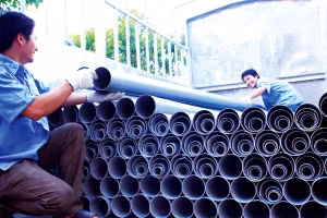 Việc điều chỉnh ngưỡng doanh thu miễn thuế phù hợp giúp giảm gánh nặng thuế, hỗ trợ hàng triệu hộ kinh doanh ổn định hoạt động và tạo động lực chuyển đổi lên doanh nghiệp. Ảnh: Tiên Giang