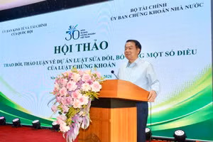 Thứ trưởng Bộ Tài chính Nguyễn Đức Chi chủ trì và phát biểu khai mạc Hội thảo