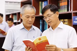 Chuyển từ tư duy "quản lý truyền thông" sang "truyền thông kiến tạo" là một đòi hỏi tất yếu để xây dựng sự đồng thuận, niềm tin của người dân vào chính sách phát triển nền kinh tế. Ảnh: An Chi