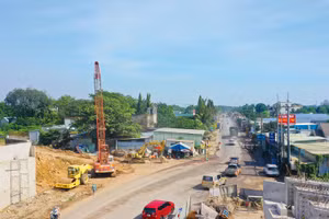 Hoạt động đầu tư, đấu thầu ngày càng mở rộng với quy mô rất lớn và những vấn đề phức tạp phát sinh cũng ngày một nhiều. Ảnh: Ngọc Tuấn