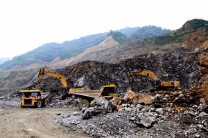 Liên danh 7 thành viên trúng gói thầu 807 tỷ đồng bóc xúc, vận chuyển đất, đá, quặng tại VIMICO