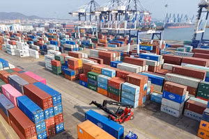 Thương mại Trung Quốc dự báo giảm tốc sau đợt bứt phá kỷ lục