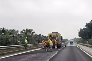 Điểm tin kế hoạch lựa chọn nhà thầu một số gói thầu lớn ngày 1/4/2026