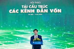 Tổng biên tập Báo Tài chính - Đầu tư Phạm Văn Hoành phát biểu khai mạc Hội nghị