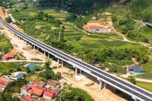Cao tốc Hữu Nghị - Chi Lăng hoàn thiện 27 km đầu tuyến
