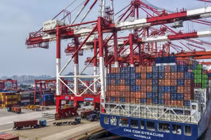 Lạm phát sản xuất của Trung Quốc chạm đỉnh gần 4 năm, sức mua nội địa suy yếu