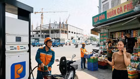 Nhiều chính sách miễn giảm, gia hạn thuế và phí tiếp tục được thực hiện để hỗ trợ người dân và doanh nghiệp (Ảnh chỉ mang tính minh họa: AI)