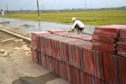 Không ít nhà thầu chưa biết về ưu đãi trong đấu thầu tại Nghị quyết số 198/2025/QH15 để lựa chọn gói thầu phù hợp tham dự thầu. Ảnh: Nhã Chi