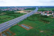 Việc tháo gỡ vướng mắc trong triển khai cơ chế giao quỹ đất thanh toán sớm sẽ tạo điều kiện thuận lợi cho nhà đầu tư huy động nguồn lực đầu tư, đẩy nhanh tiến độ đưa dự án BT và dự án đối ứng vào khai thác. Ảnh: Lê Gia Khoa