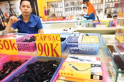 Việc giảm 30% thuế giúp các hộ kinh doanh, doanh nghiệp có doanh thu đến 10 tỷ đồng trong năm 2026 và 2027 giữ lại lợi nhuận để tái đầu tư, mở rộng sản xuất, kinh doanh. Ảnh: Nhã Chi