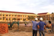 Nhà thầu trúng Gói thầu Thi công xây dựng thuộc Dự án Cải tạo, sửa chữa Trường THCS Võ Văn Truyện (Tây Ninh) có giá dự thầu cao nhất. Ảnh: Phạm Thùy Linh