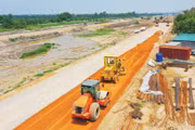 Hà Nội tiếp tục duy trì tốc độ giải ngân đầu tư công cao dù quy mô vốn thuộc nhóm lớn nhất cả nước với tổng kế hoạch 126 nghìn tỷ đồng. Ảnh: Lê Tiên