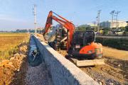Nhiều nhà thầu tham dự gói thầu xây lắp nhưng hồ sơ dự thầu thiếu tài liệu về hợp đồng tương tự, không làm rõ theo yêu cầu. Ảnh: Nhã Chi
