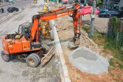 Giá nhiên liệu và nguyên vật liệu tăng mạnh so với giá trúng thầu khiến một số nhà thầu phải đối mặt với rủi ro thua lỗ nếu ký hợp đồng. Ảnh: Phúc An