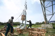 Nhà thầu đề nghị bổ sung tổng kê cột đường dây, làm rõ phạm vi cung cấp một số vật tư, phụ kiện đường dây... Ảnh: Lê Gia Khoa