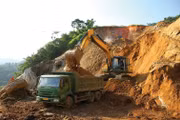 Đơn vị trúng đấu giá quyền khai thác khoáng sản có thể gặp khó khăn trong công tác giải phóng mặt bằng nếu liên quan đến đất rừng sản xuất hoặc đất thuộc quyền quản lý của hộ gia đình. Ảnh: Hải Tùng