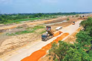 Để tháo gỡ khó khăn cho nhà thầu, nhiều chủ đầu tư đề xuất được điều chỉnh giá hợp đồng hoặc điều chỉnh hình thức hợp đồng trọn gói/đơn giá cố định sang hình thức hợp đồng có điều chỉnh giá. Ảnh: Lê Tiên
