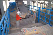 Biến động giá dầu và chi phí vận tải quốc tế gây áp lực lên giá thành sản xuất của các ngành sử dụng nhiều năng lượng, trong đó có xi măng. Ảnh: Nhã Chi