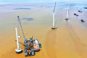 Petrovietnam đề xuất xây dựng khung pháp lý cho phép áp dụng các quy định tương đương của Luật Dầu khí đối với phần công trình trên biển của dự án điện gió ngoài khơi. Ảnh: Nguyễn Văn Cường