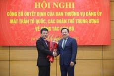 Đồng chí Hồ Sỹ Hùng nhận quyết định điều động, chỉ định Bí thư Đảng ủy VCCI nhiệm kỳ 2025-2030 của Ban Thường vụ Đảng ủy Mặt trận Tổ quốc, các đoàn thể Trung ương Ảnh: Quốc Tuấn