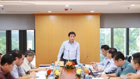 Thứ trưởng Nguyễn Tường Văn chủ trì Hội nghị thẩm định Nhiệm vụ quy hoạch chung thành phố Cần Thơ đến năm 2050, tầm nhìn đến năm 2075 Ảnh Bộ XD