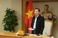 Phó Thủ tướng Trần Hồng Hà đề nghị phải dự báo "với yêu cầu cao hơn", cung cấp thông tin "dày đặc hơn" cho từng giai đoạn: Trên biển, ven biển, khi bão đổ bộ, hoàn lưu vào đất liền và các hiện tượng mưa, lũ, lốc, sét sau bão - Ảnh: VGP/MInh Khôi