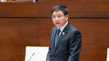 Bộ trưởng Bộ Tài chính Nguyễn Văn Thắng phát biểu giải trình trước Quốc hội