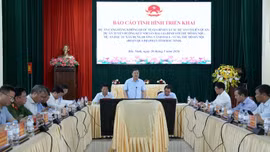 Phó Thủ tướng Thường trực nhấn mạnh các dự án, đặc biệt là sân bay Gia Bình và tuyến đường kết nối với Thủ đô, phải bảo đảm tiến độ gắn với yêu cầu phục vụ các nhiệm vụ đối ngoại quan trọng, trong đó có Hội nghị Cấp cao APEC 2027 - Ảnh: VGP/Phương Nguyên