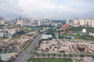 Để biến nguồn lực đất đai và vốn đầu tư bị đóng băng thành động lực tăng trưởng, Thành phố sẽ cần nhiều hơn những quyết tâm hành chính. Ảnh: Bảo An