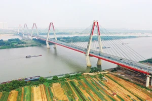 Trục Đại lộ cảnh quan sông Hồng kéo dài từ cầu Hồng Hà đến cầu Mễ Sở với tổng chiều dài khoảng 80 km. Ảnh: Lê Tiên