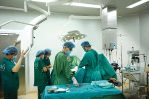 Nhiều cơ sở y tế đề xuất mở rộng nhóm sản phẩm vật tư, thiết bị y tế được áp dụng mua sắm tập trung cấp quốc gia để giảm áp lực cho các bệnh viện. Ảnh: Lê Tiên
