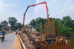 Nhiều dự án được áp dụng cơ chế chỉ định thầu hay cơ chế đặc thù nhằm rút ngắn thời gian chuẩn bị, đẩy nhanh tiến độ sớm đưa công trình vào khai thác. Ảnh minh họa: An Chi