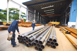 Cần có những chính sách khuyến khích, tạo cơ sở cho chủ đầu tư lựa chọn hàng hóa, sản phẩm xuất xứ Việt Nam trong đấu thầu. Ảnh: Tiên Thắng