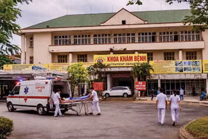 Dự án Đầu tư xây dựng nhà khám bệnh Bệnh viện Đa khoa tỉnh Quảng Ninh do Ban Quản lý dự án đầu tư xây dựng khu vực I tỉnh Quảng Ninh làm chủ đầu tư. Ảnh: Tiến Luật