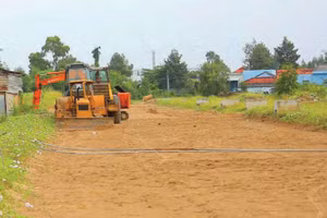 Trong kế hoạch lựa chọn nhà thầu thực hiện Dự án Đường dây 220kV Phú Lâm - Đầm Sen còn 3 gói thầu chưa phát hành hồ sơ mời thầu. Ảnh: Thu Huyền