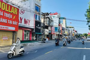Nhà thầu xin dừng thi công Gói thầu xây lắp thuộc Dự án Nâng cấp, cải tạo đường Bà Triệu (TP. Huế) sau khởi công. Ảnh: Lê Tiên