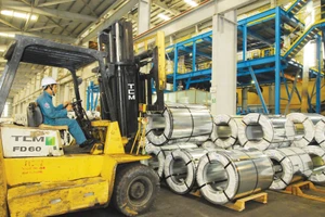 Cả nước hiện có 866 doanh nghiệp có vốn nhà nước, trong đó Nhà nước nắm giữ 100% vốn điều lệ tại 500 doanh nghiệp; nắm giữ trên 50% vốn điều lệ tại 203 doanh nghiệp và sở hữu dưới 50% vốn điều lệ tại 163 doanh nghiệp. Ảnh: Nhã Chi